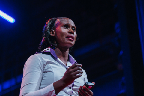 Peninah Nthenya van Safe Spaces  spreekt op TEDxAmsterdam
